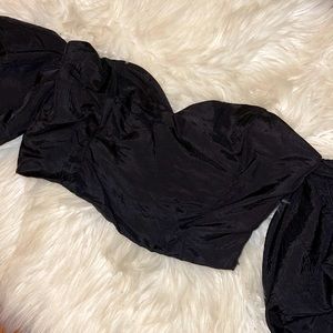 Linen blouse (double lining) with back zipper and elastic at the bust.